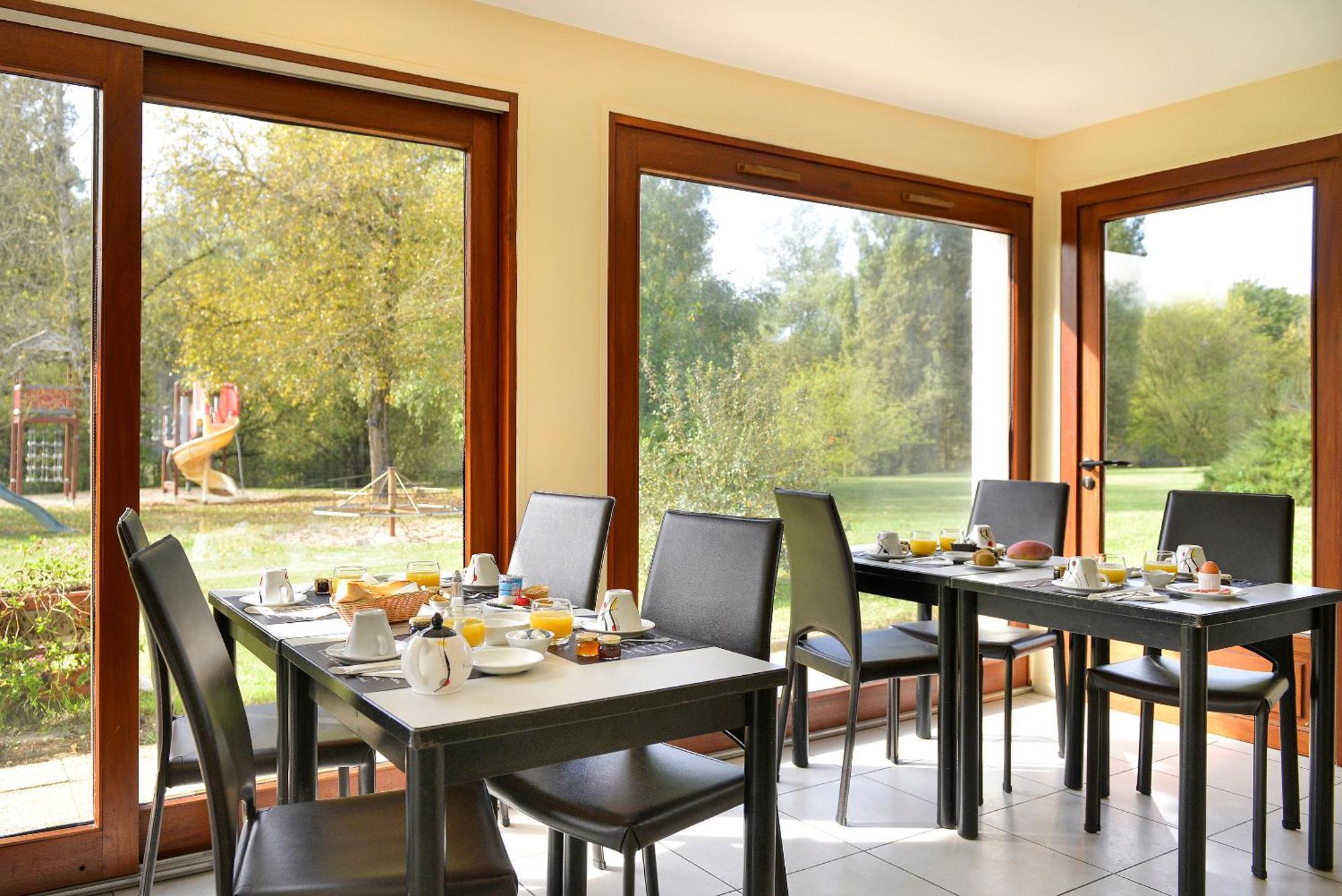 Hotel Restaurant Le Relais De Pouilly المظهر الخارجي الصورة